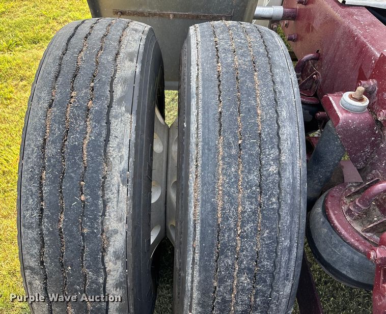 image for item DT3277 2005 Kenworth W900 semi truck