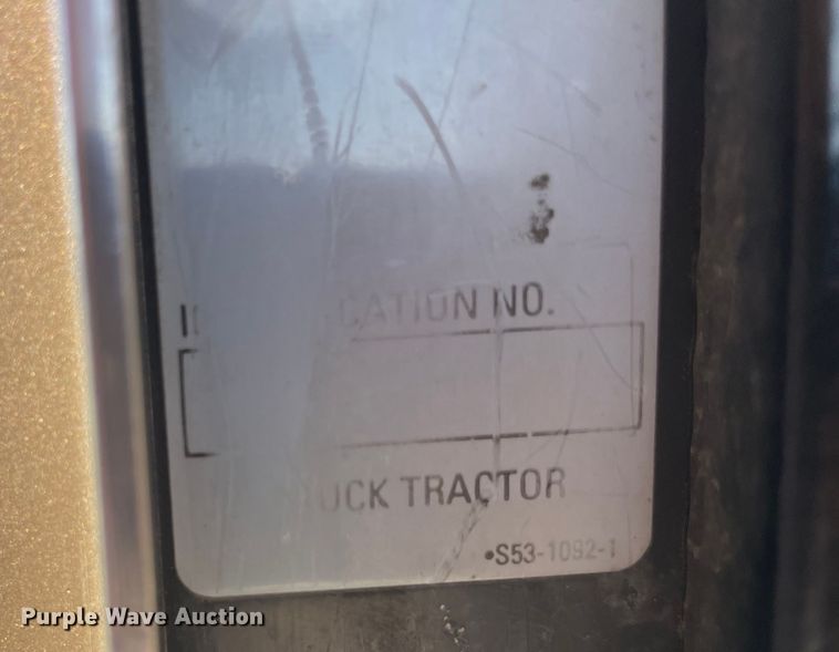 image for item DT3277 2005 Kenworth W900 semi truck