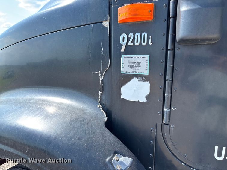 image for item DT3280 2007 International 9200i semi truck