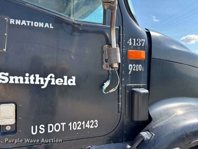 image for item DT3280 2007 International 9200i semi truck