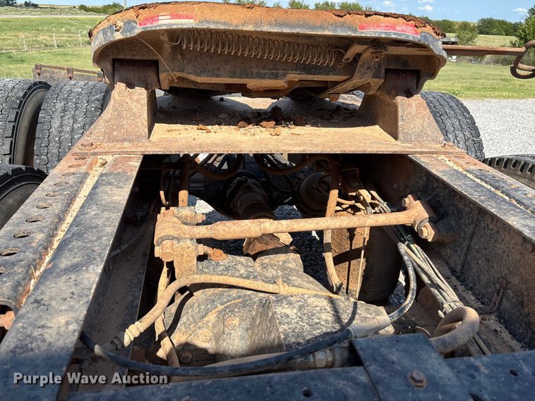 image for item DT3280 2007 International 9200i semi truck