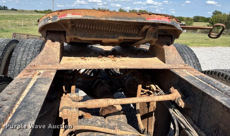 image for item DT3280 2007 International 9200i semi truck