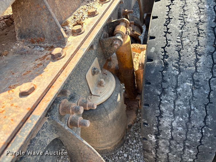 image for item DT3280 2007 International 9200i semi truck