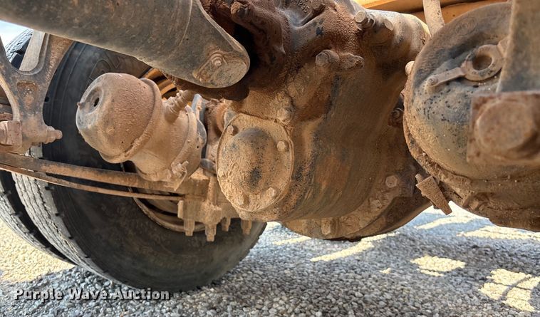 image for item DT3280 2007 International 9200i semi truck