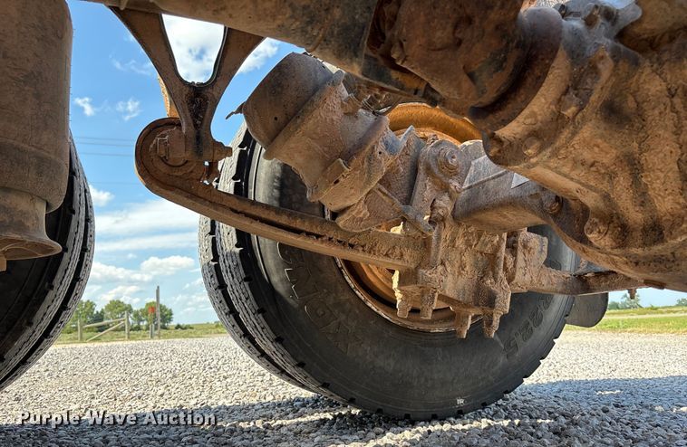 image for item DT3280 2007 International 9200i semi truck