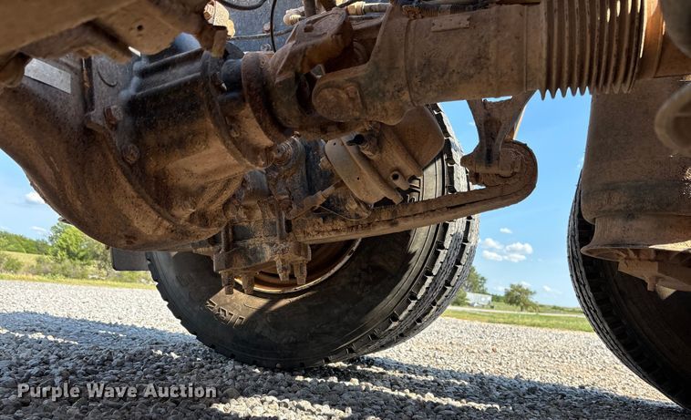 image for item DT3280 2007 International 9200i semi truck