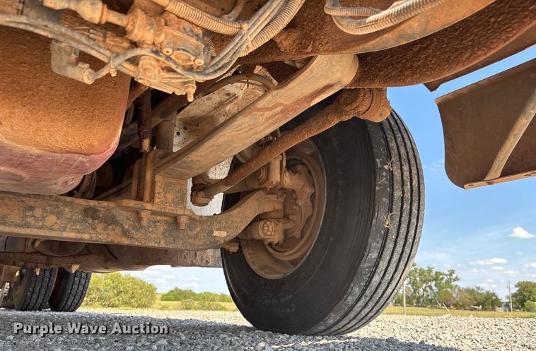 image for item DT3280 2007 International 9200i semi truck