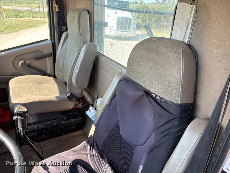 image for item DT3280 2007 International 9200i semi truck