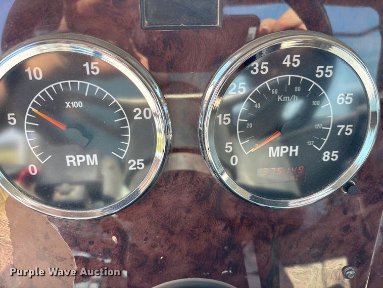 image for item DT3280 2007 International 9200i semi truck