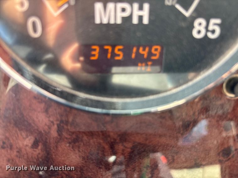 image for item DT3280 2007 International 9200i semi truck