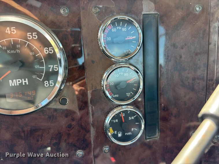 image for item DT3280 2007 International 9200i semi truck