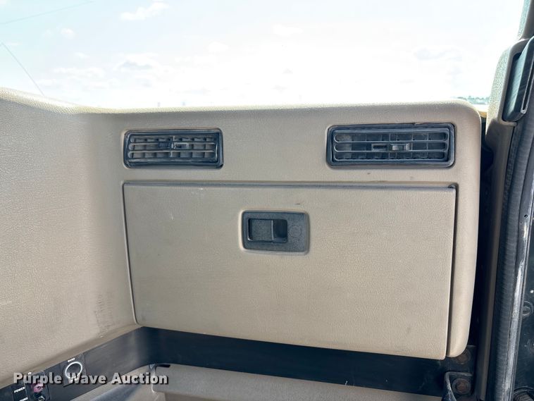 image for item DT3280 2007 International 9200i semi truck