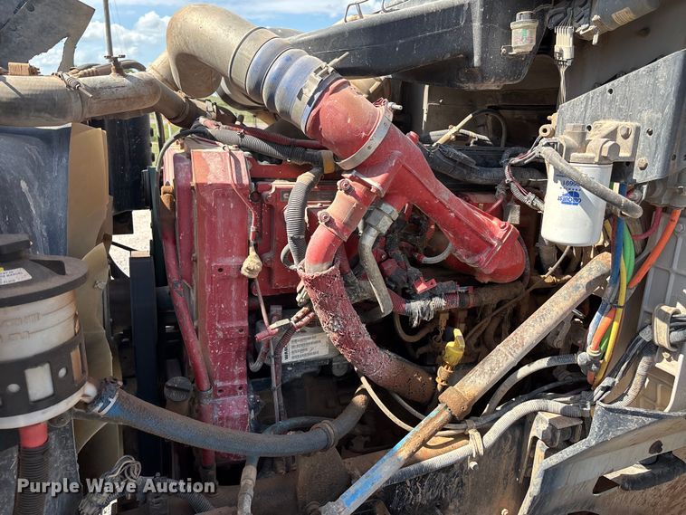 image for item DT3280 2007 International 9200i semi truck