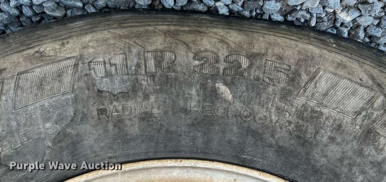 image for item DT3280 2007 International 9200i semi truck