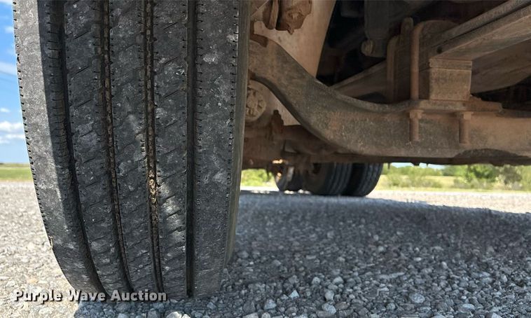 image for item DT3280 2007 International 9200i semi truck