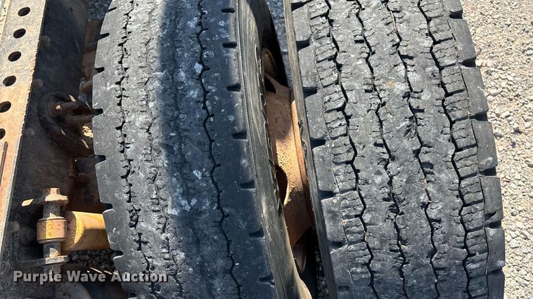 image for item DT3280 2007 International 9200i semi truck