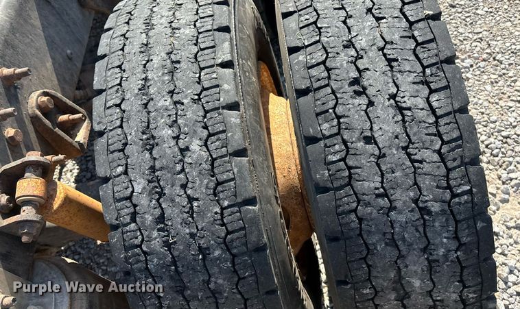 image for item DT3280 2007 International 9200i semi truck