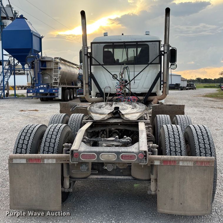 image for item DT3347 2022 Mack Pinnacle semi truck