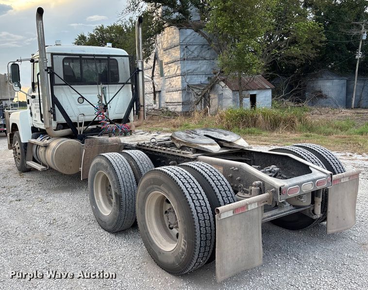 image for item DT3347 2022 Mack Pinnacle semi truck