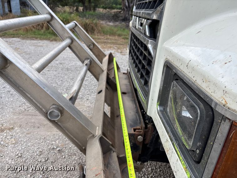 image for item DT3347 2022 Mack Pinnacle semi truck