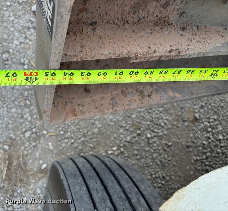 image for item DT3347 2022 Mack Pinnacle semi truck