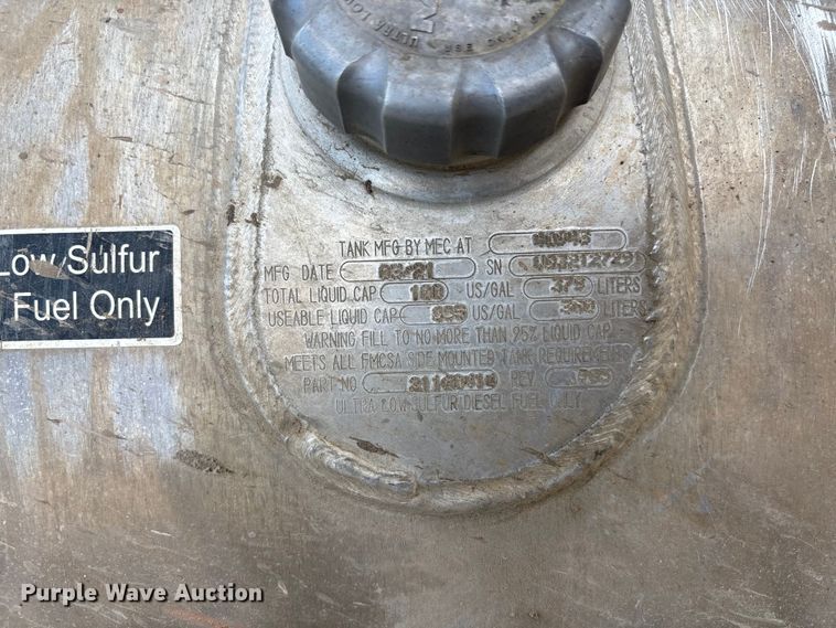 image for item DT3347 2022 Mack Pinnacle semi truck