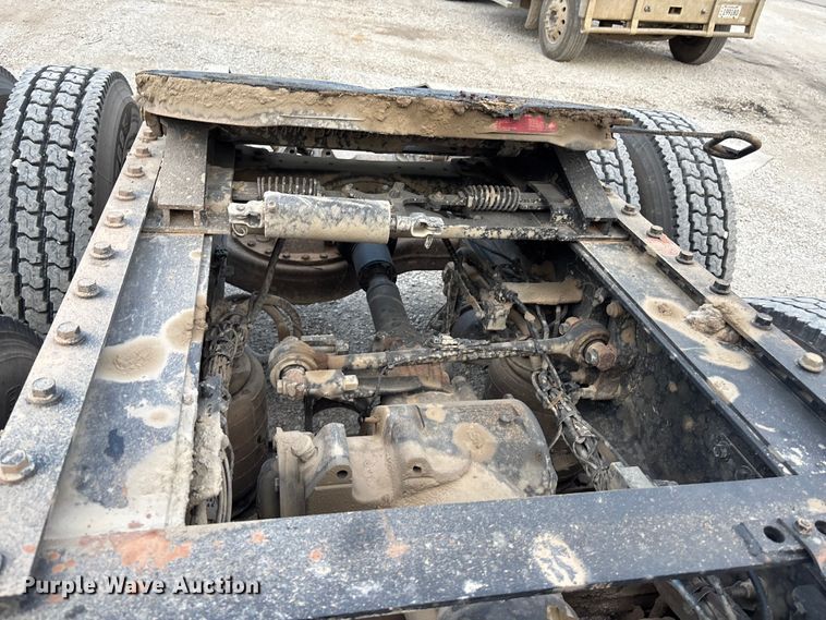 image for item DT3347 2022 Mack Pinnacle semi truck