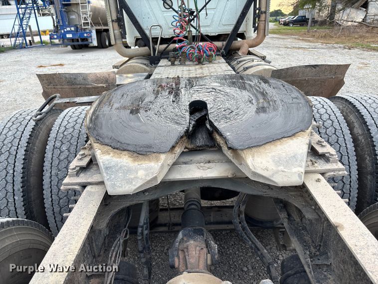 image for item DT3347 2022 Mack Pinnacle semi truck