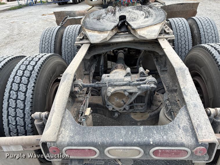 image for item DT3347 2022 Mack Pinnacle semi truck