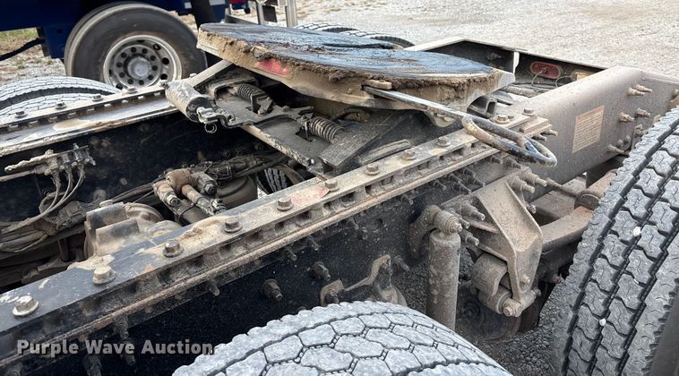 image for item DT3347 2022 Mack Pinnacle semi truck