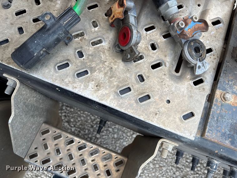 image for item DT3347 2022 Mack Pinnacle semi truck