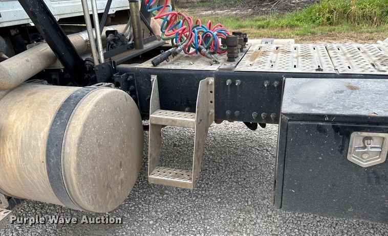 image for item DT3347 2022 Mack Pinnacle semi truck