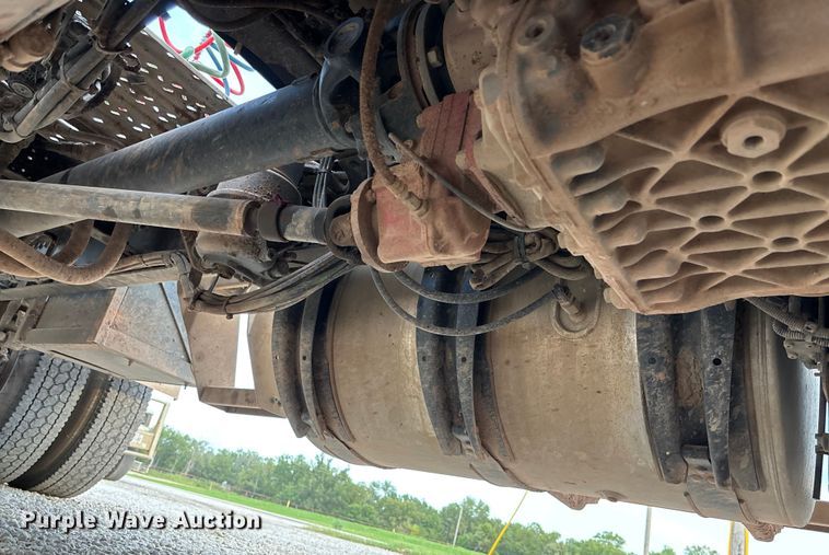 image for item DT3347 2022 Mack Pinnacle semi truck