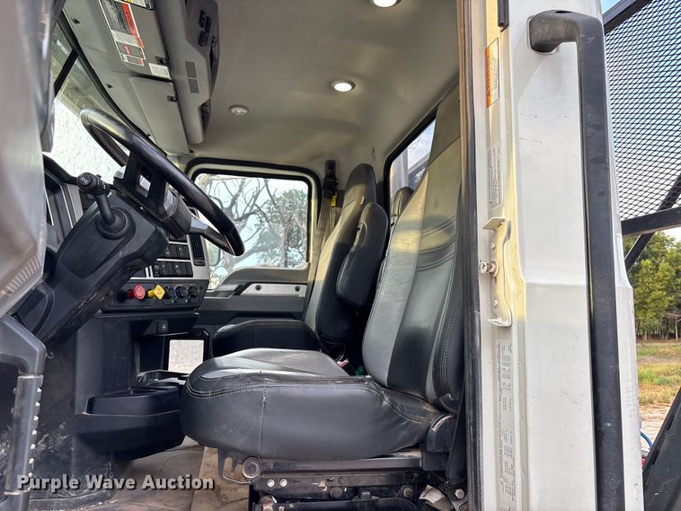 image for item DT3347 2022 Mack Pinnacle semi truck