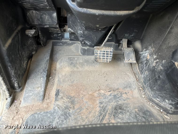 image for item DT3347 2022 Mack Pinnacle semi truck