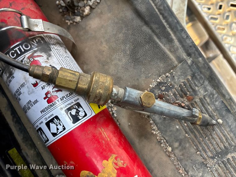 image for item DT3347 2022 Mack Pinnacle semi truck