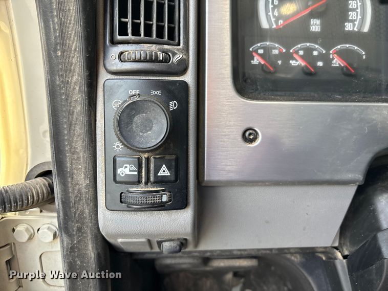 image for item DT3347 2022 Mack Pinnacle semi truck