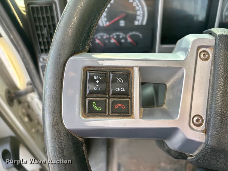 image for item DT3347 2022 Mack Pinnacle semi truck