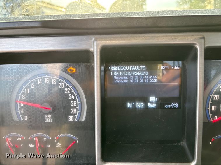 image for item DT3347 2022 Mack Pinnacle semi truck