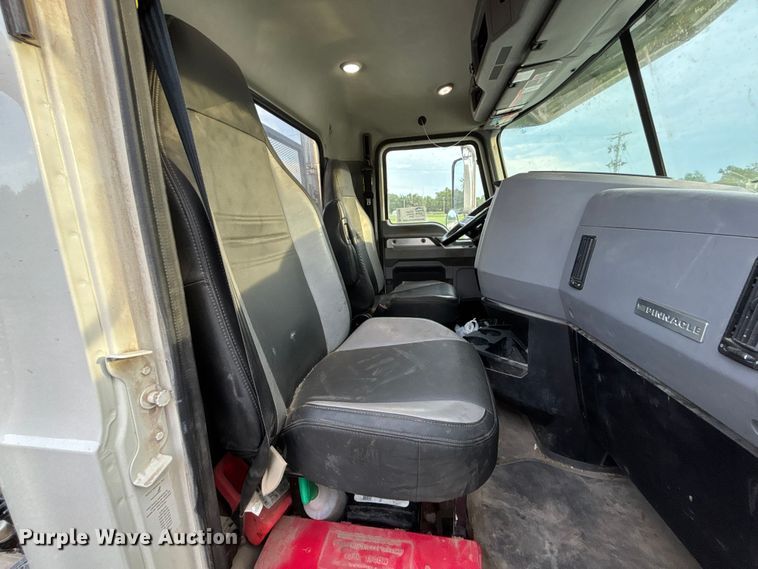 image for item DT3347 2022 Mack Pinnacle semi truck