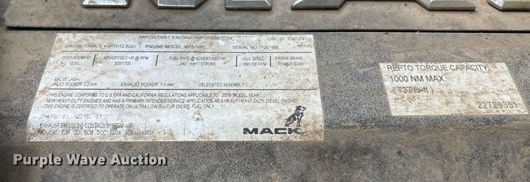 image for item DT3347 2022 Mack Pinnacle semi truck