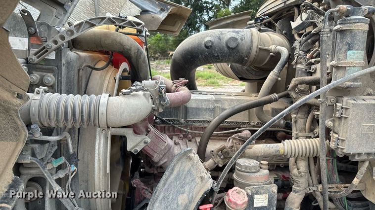 image for item DT3347 2022 Mack Pinnacle semi truck