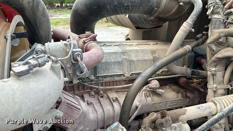 image for item DT3347 2022 Mack Pinnacle semi truck