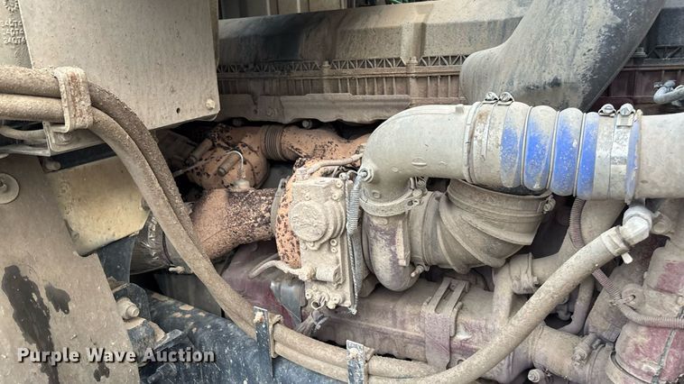 image for item DT3347 2022 Mack Pinnacle semi truck