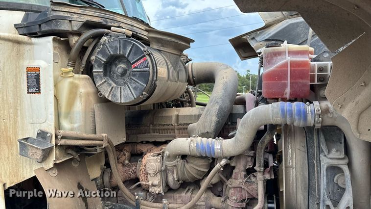 image for item DT3347 2022 Mack Pinnacle semi truck