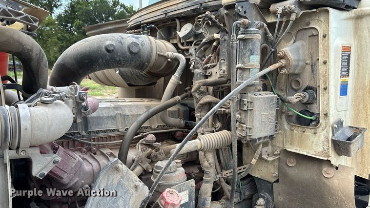 image for item DT3347 2022 Mack Pinnacle semi truck