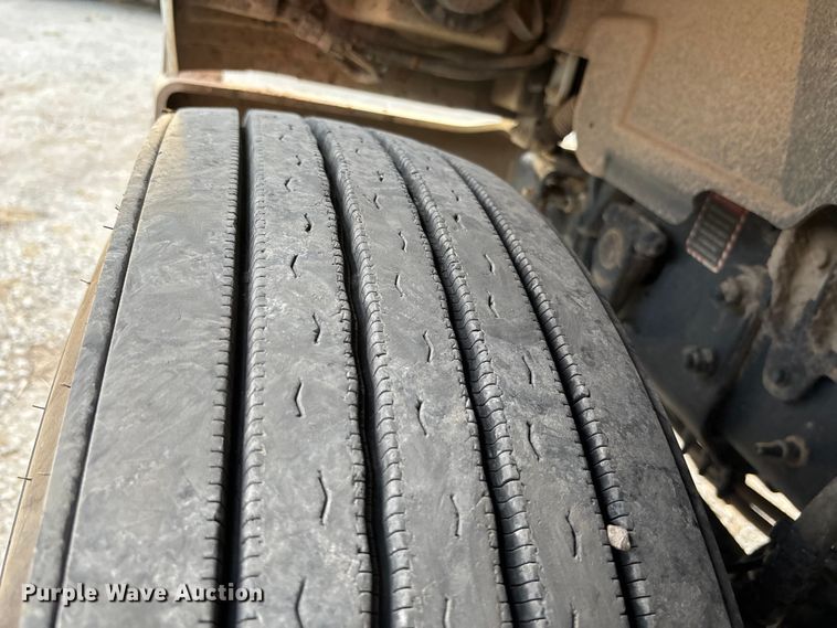 image for item DT3347 2022 Mack Pinnacle semi truck