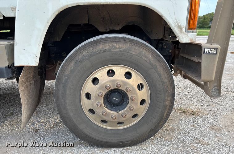 image for item DT3347 2022 Mack Pinnacle semi truck