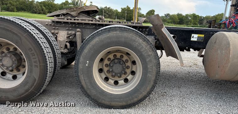 image for item DT3347 2022 Mack Pinnacle semi truck