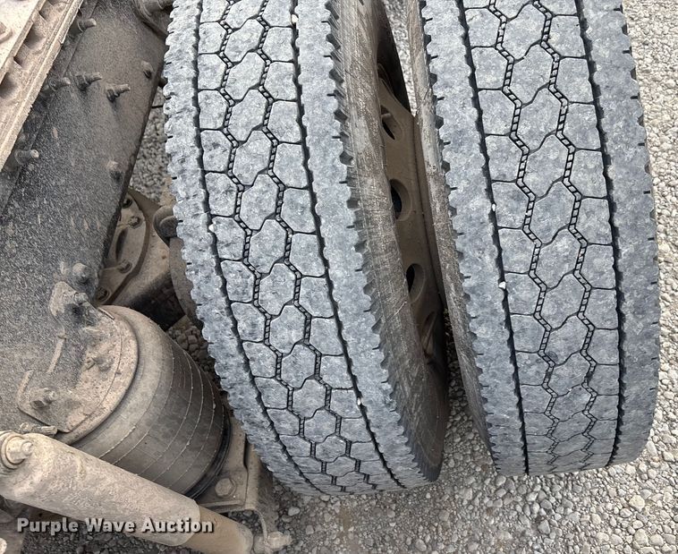 image for item DT3347 2022 Mack Pinnacle semi truck